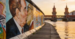 East Side Blick: Berlins schönste Aussicht auf die Spree erleben