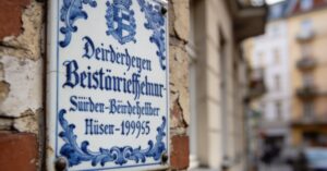 Gedenktafel Berlin: Historische Orte und ihre Geschichte entdecken