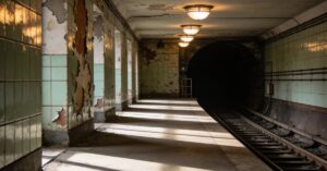 Berliner Geisterbahnhöfe: Verborgene Orte unter der Stadt entdecken